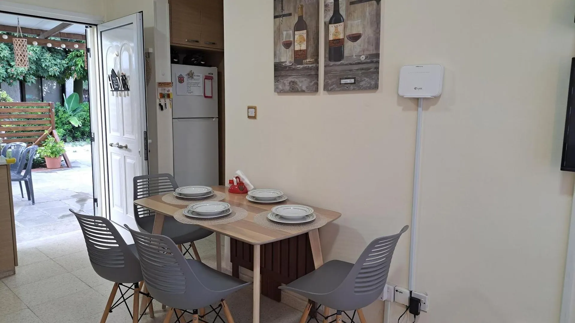 House Near The Beach Perivolia 0*,  Cypern
